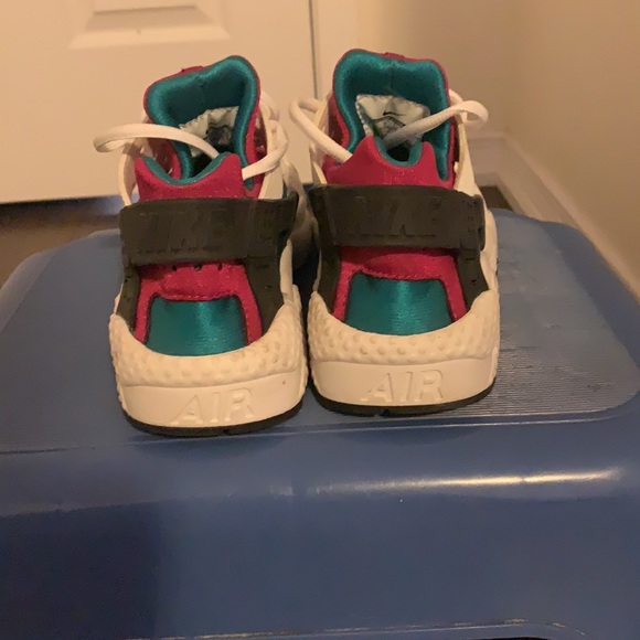 Women’s nike shoes - Picture 2 of 2